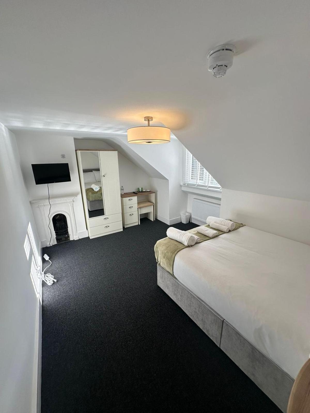 Cambridge Central Rooms - Tas Accommodations Exterior photo