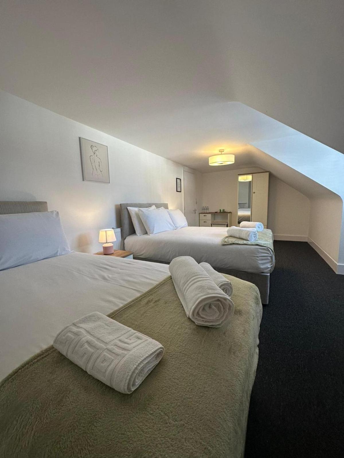 Cambridge Central Rooms - Tas Accommodations Exterior photo