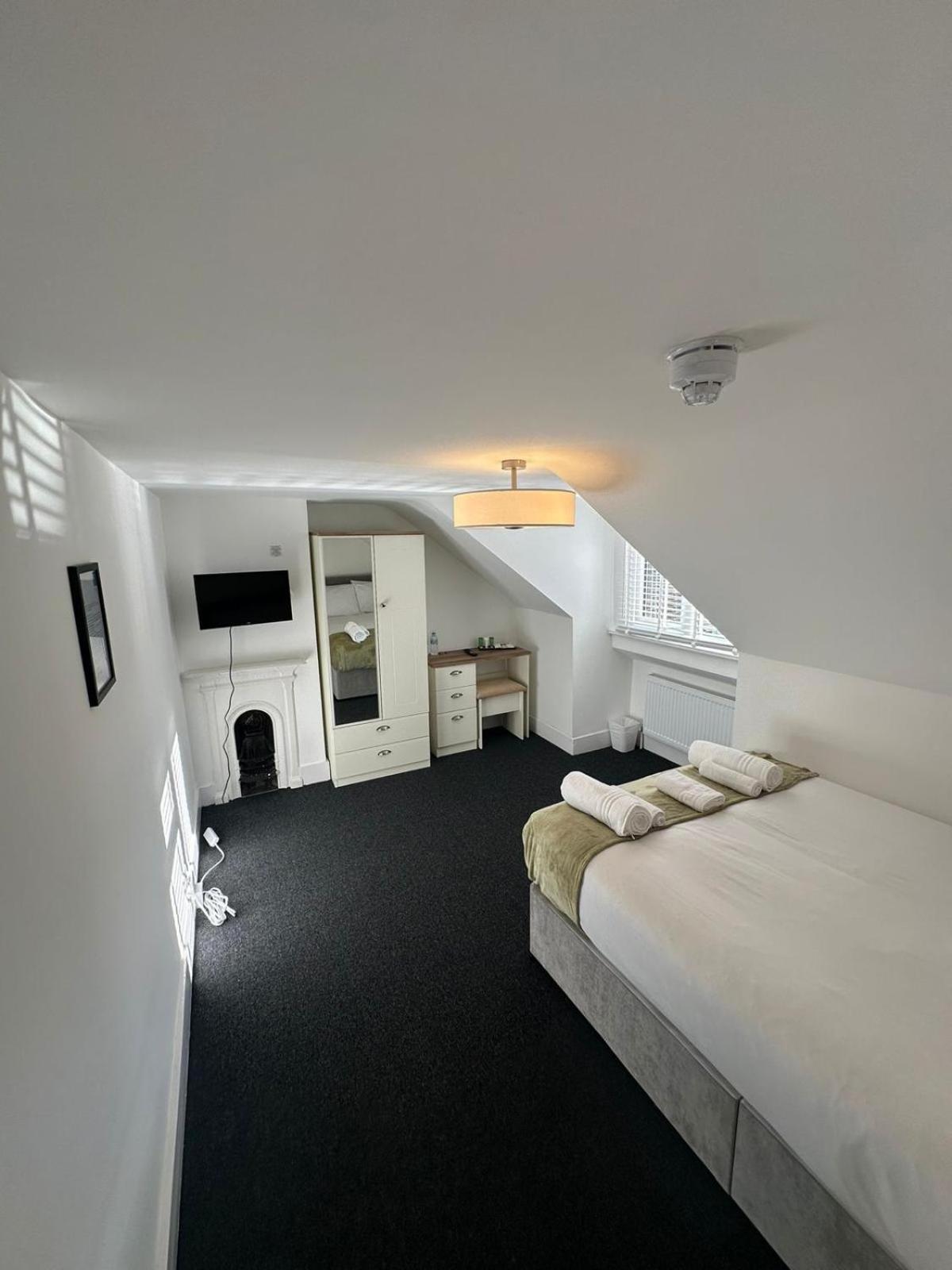 Cambridge Central Rooms - Tas Accommodations Exterior photo