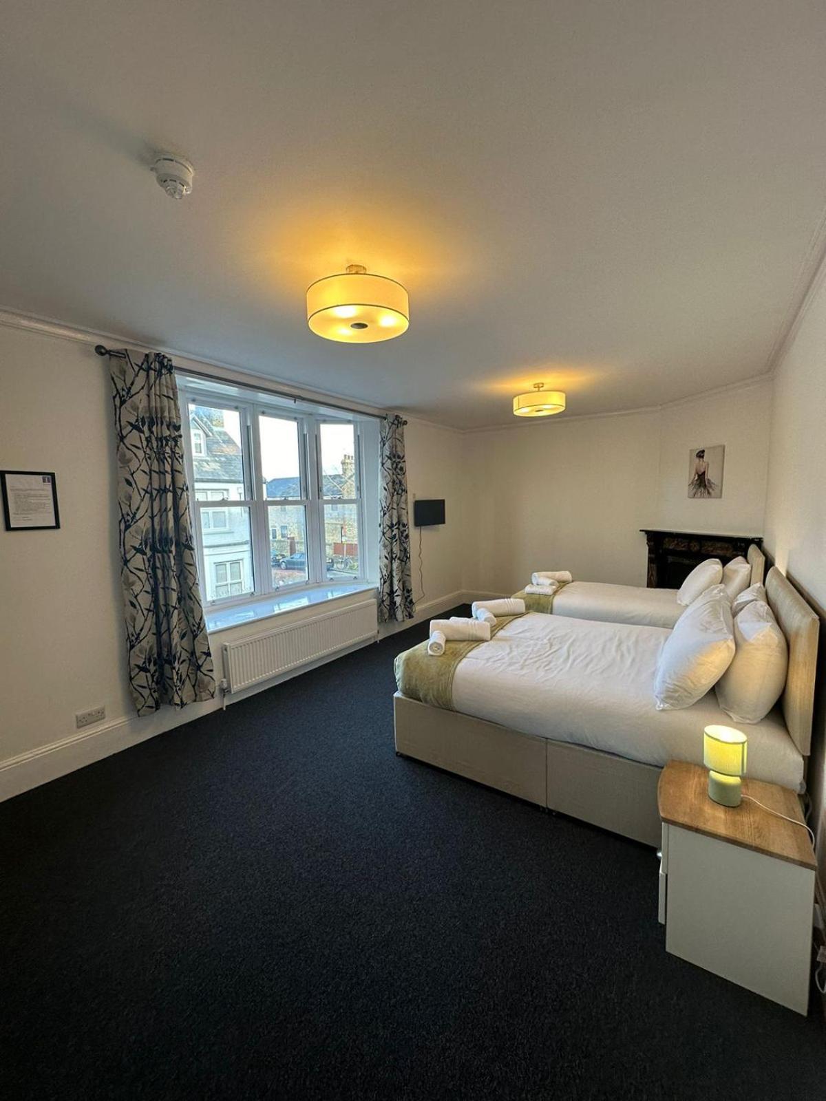 Cambridge Central Rooms - Tas Accommodations Exterior photo